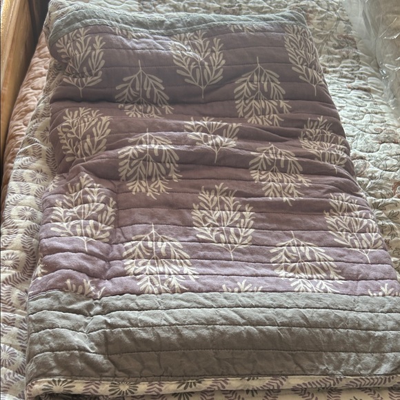 Elegant Gray and Purple Quilt Set - Picture 6 of 8